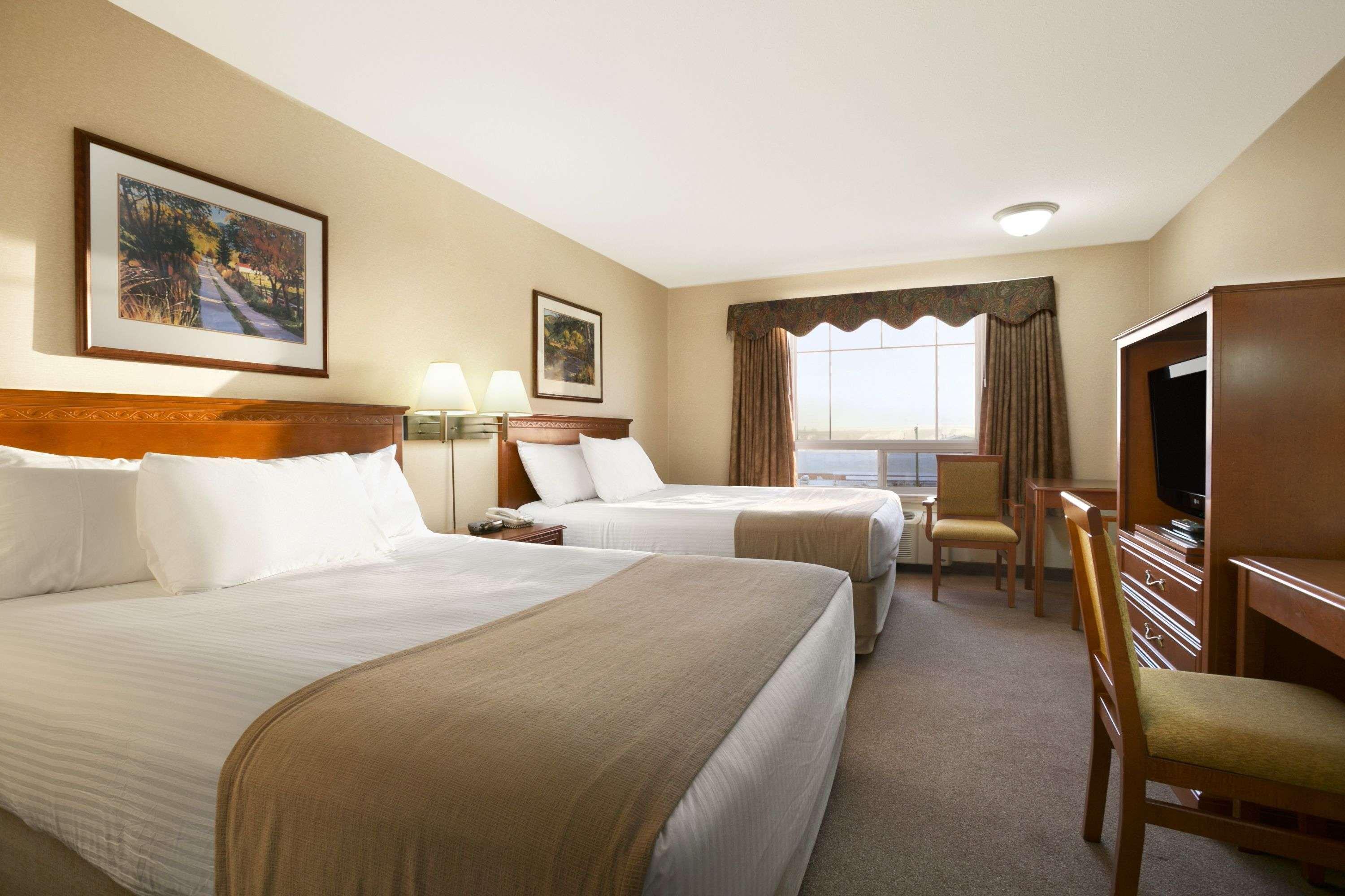 Super 8 By Wyndham High Level Ab Hotel Exterior foto