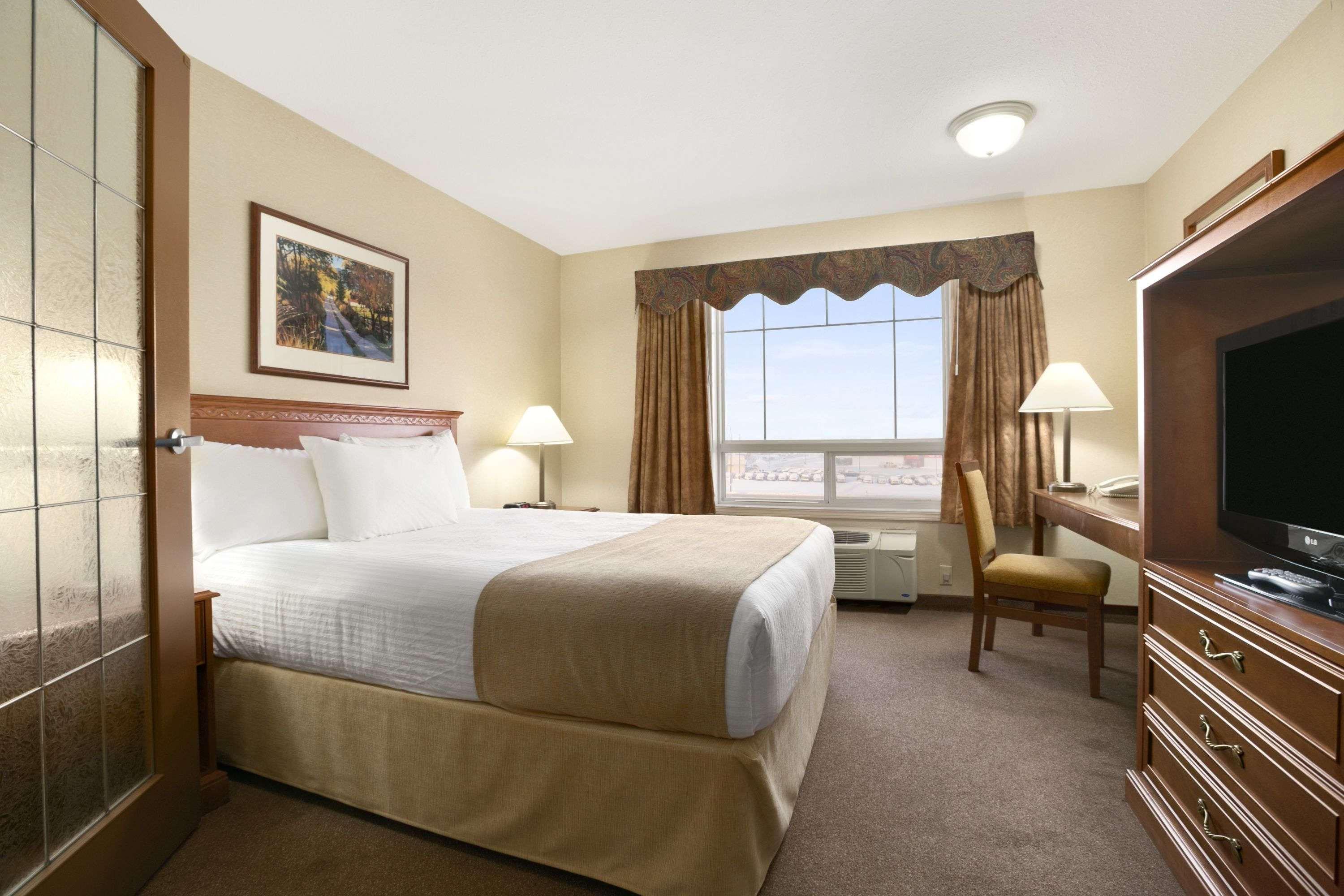 Super 8 By Wyndham High Level Ab Hotel Exterior foto