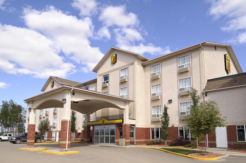 Super 8 By Wyndham High Level Ab Hotel Exterior foto